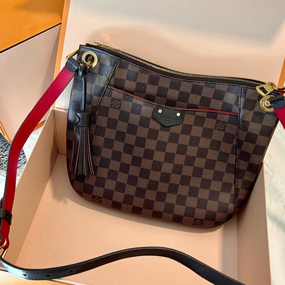 SOLD-Authentic Louis Vuitton South Bank Besace Damiere Ebene Crossbody - Picture 2 of 10